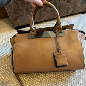 Large crossbody tote!